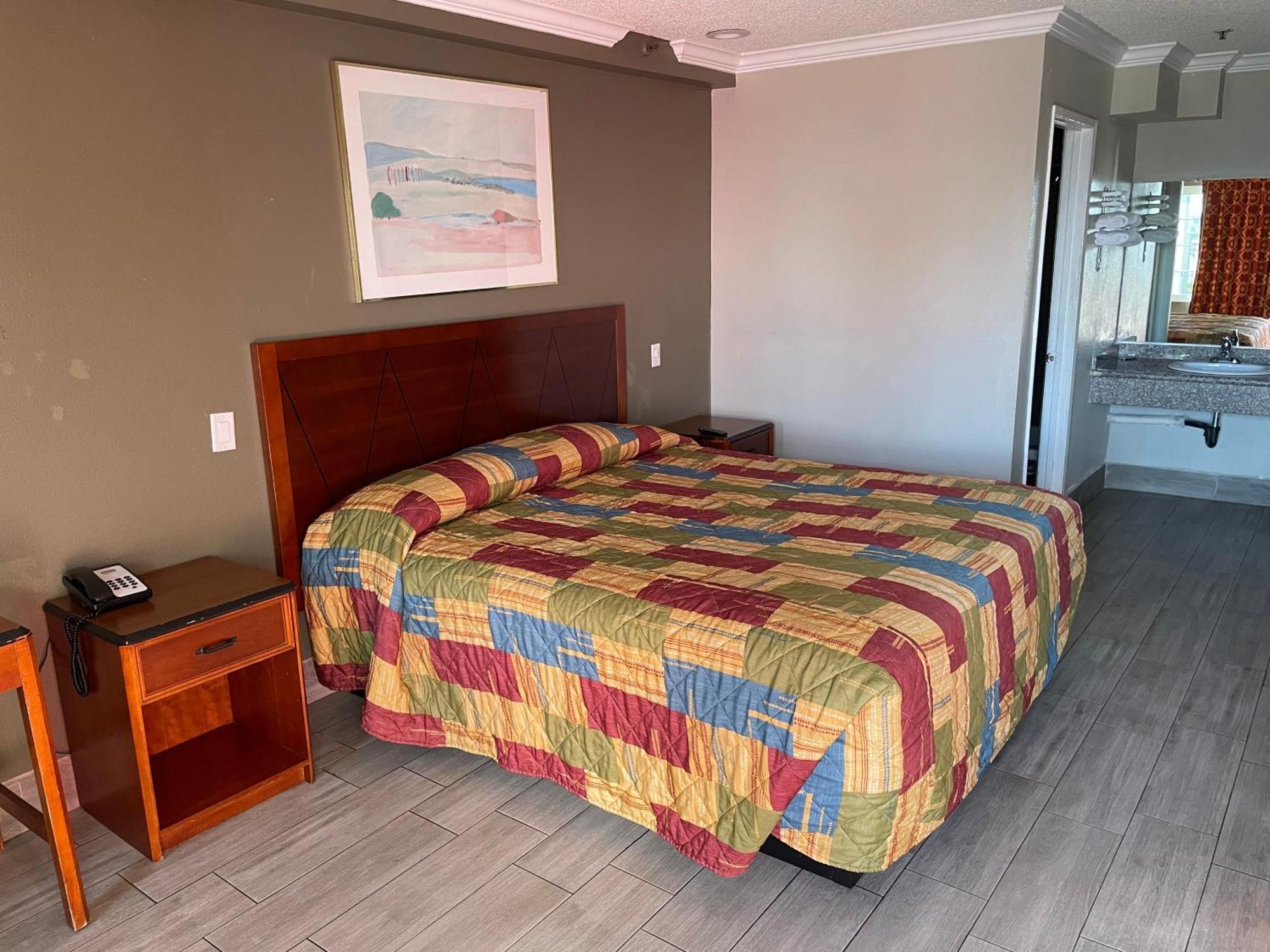 Heritage Inn And Suites Corona Exteriör bild